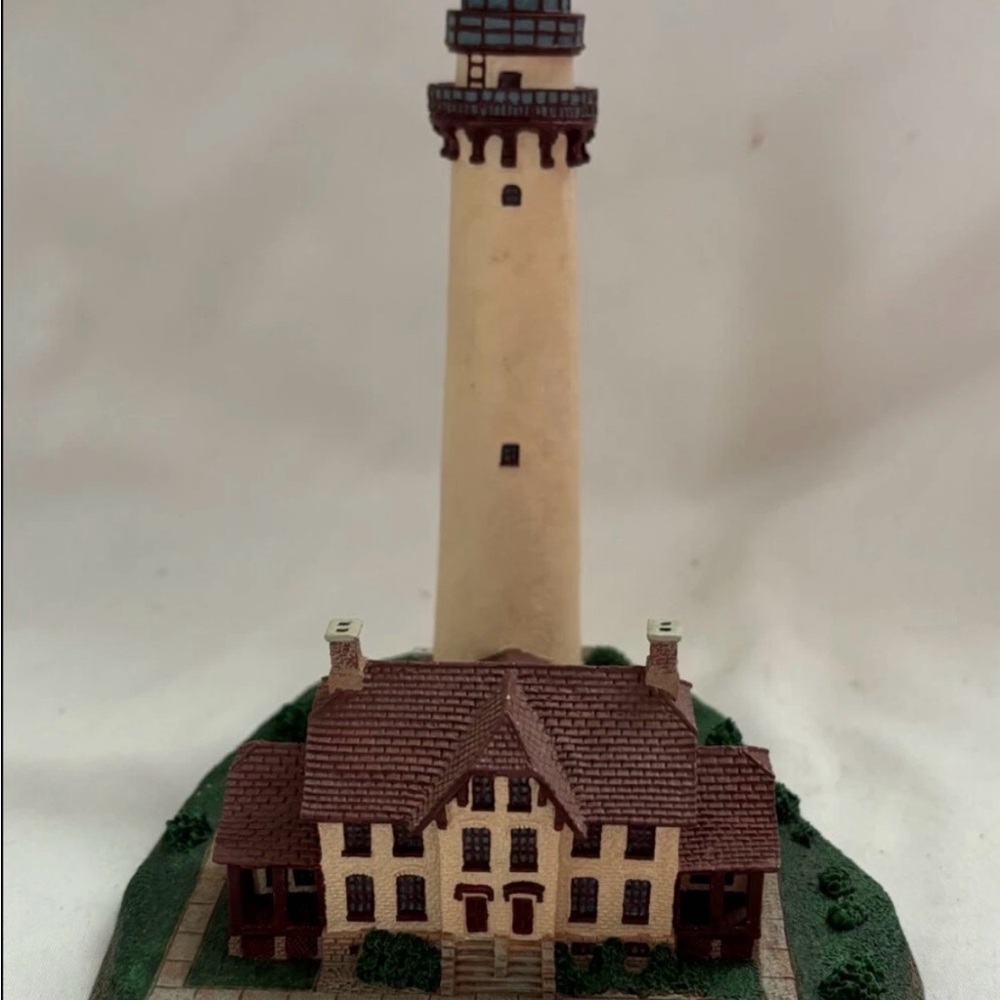 Danbury Mint Grosse Point Lighthouse Figurine Evanston IL Nautical Decor